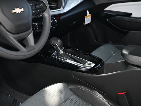 New 2026 Chevrolet Trax LT w/ LPO, Blackout Package image 28