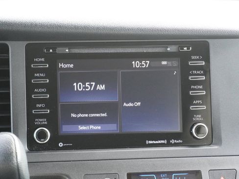 Used 2018 Toyota Sienna LE image 33