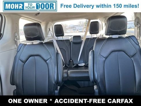 Used 2024 Chrysler Pacifica Touring-L image 24