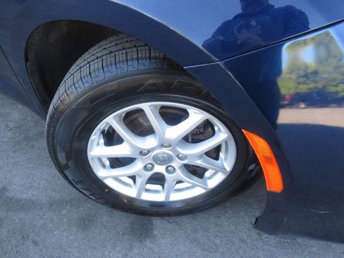 Used 2020 Chrysler Voyager LX image 4