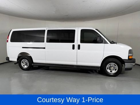 Used 2025 Chevrolet Express 3500 LT w/ LT Preferred Equipment Group RWD image 12