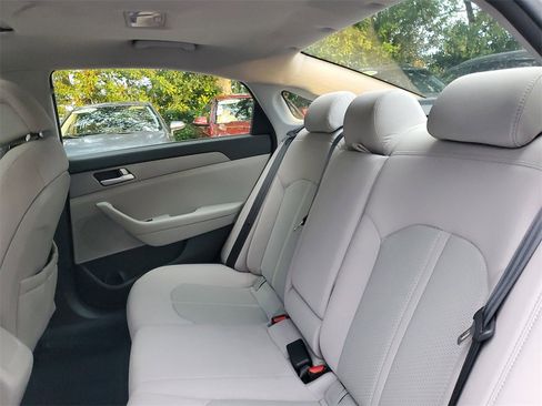 Used 2015 Hyundai Sonata SE image 13