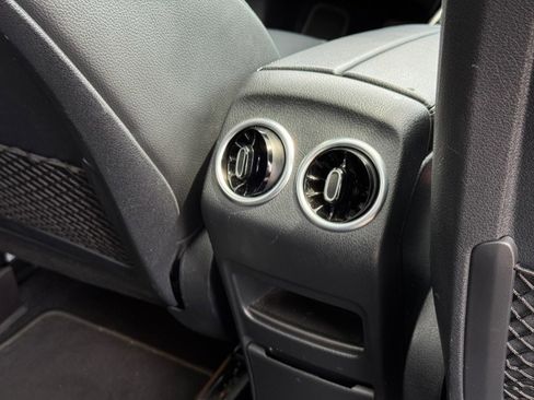 Used 2020 Mercedes-Benz GLB 250 4MATIC image 39