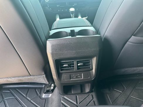 Used 2026 Chevrolet Colorado Z71 AWD/4WD image 16