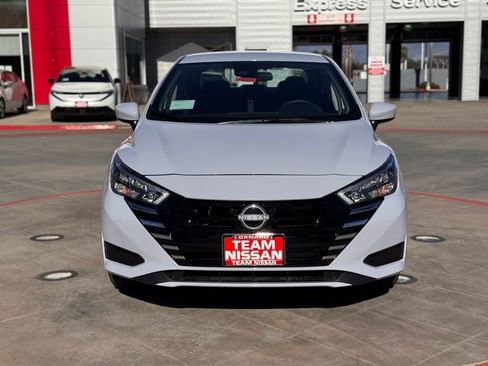 New 2025 Nissan Versa SV image 3