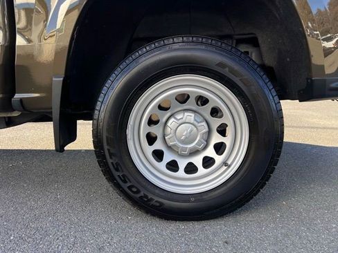 Certified 2024 Chevrolet Colorado W/T image 12