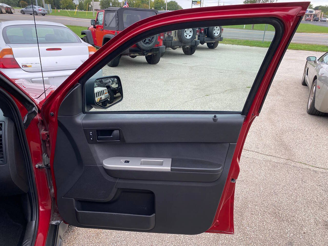 Used 2010 Ford Escape XLT FWD image 32