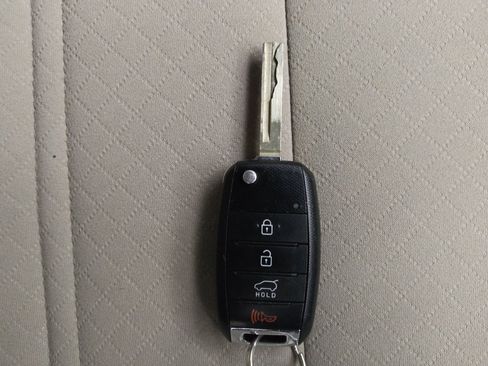 Used 2019 Kia Sorento AWD V6 image 32