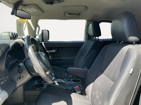 Used 2014 Toyota FJ Cruiser 4WD w/ Convenience Package image 11
