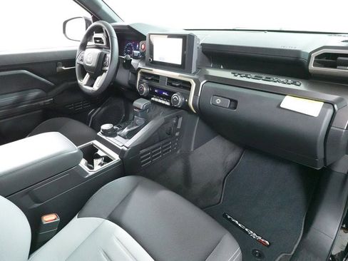 Used 2025 Toyota Tacoma TRD Sport image 30