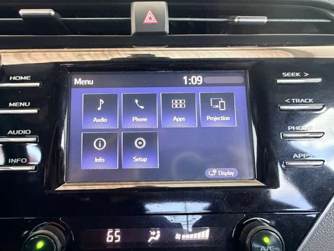 Used 2018 Toyota Camry SE FWD image 17
