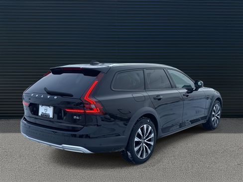 Certified 2024 Volvo V90 B6 Cross Country Plus image 5
