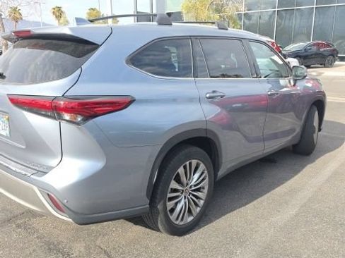 Used 2021 Toyota Highlander Platinum FWD image 5