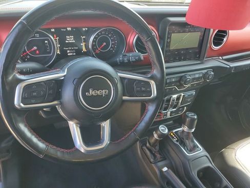 Used 2022 Jeep Wrangler Unlimited Rubicon w/ Cold Weather Group AWD/4WD image 12