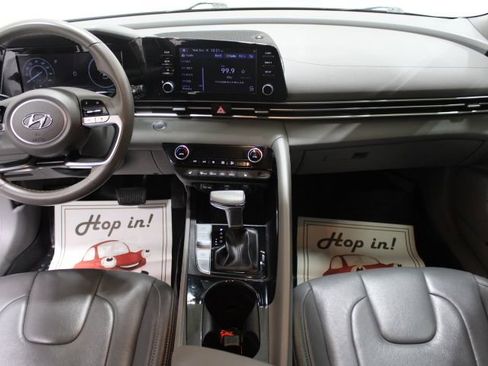 Used 2022 Hyundai Elantra SEL w/ Convenience Package image 2