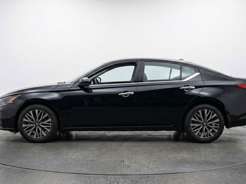Used 2025 Nissan Altima 2.5 SV FWD image 5