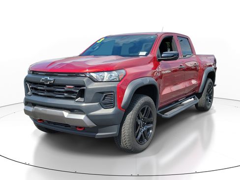Used 2023 Chevrolet Colorado Trail Boss w/ LPO, Dark Essentials Package AWD/4WD image 3