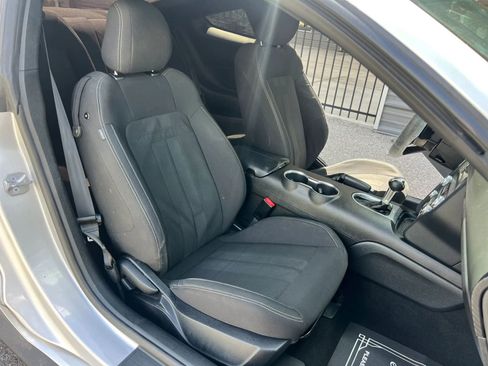 Used 2019 Ford Mustang Coupe RWD image 12
