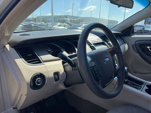 Used 2011 Ford Taurus SE image 10