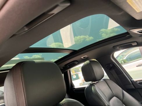 Used 2018 Porsche Macan AWD/4WD image 35