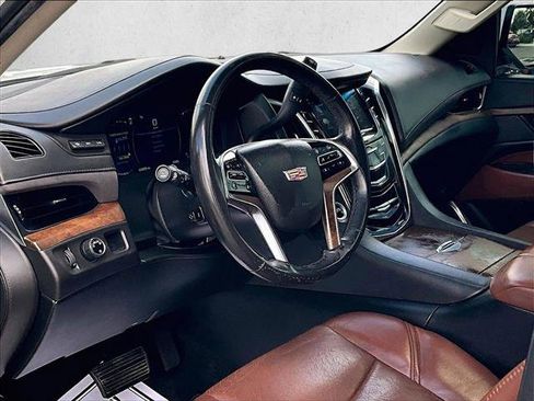Used 2017 Cadillac Escalade ESV Luxury RWD image 13