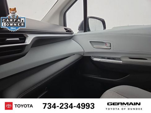 Used 2025 Toyota Sienna LE image 34