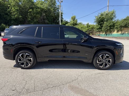 Used 2025 Buick Enclave Sport Touring w/ LPO, Floor Liner Package FWD image 8