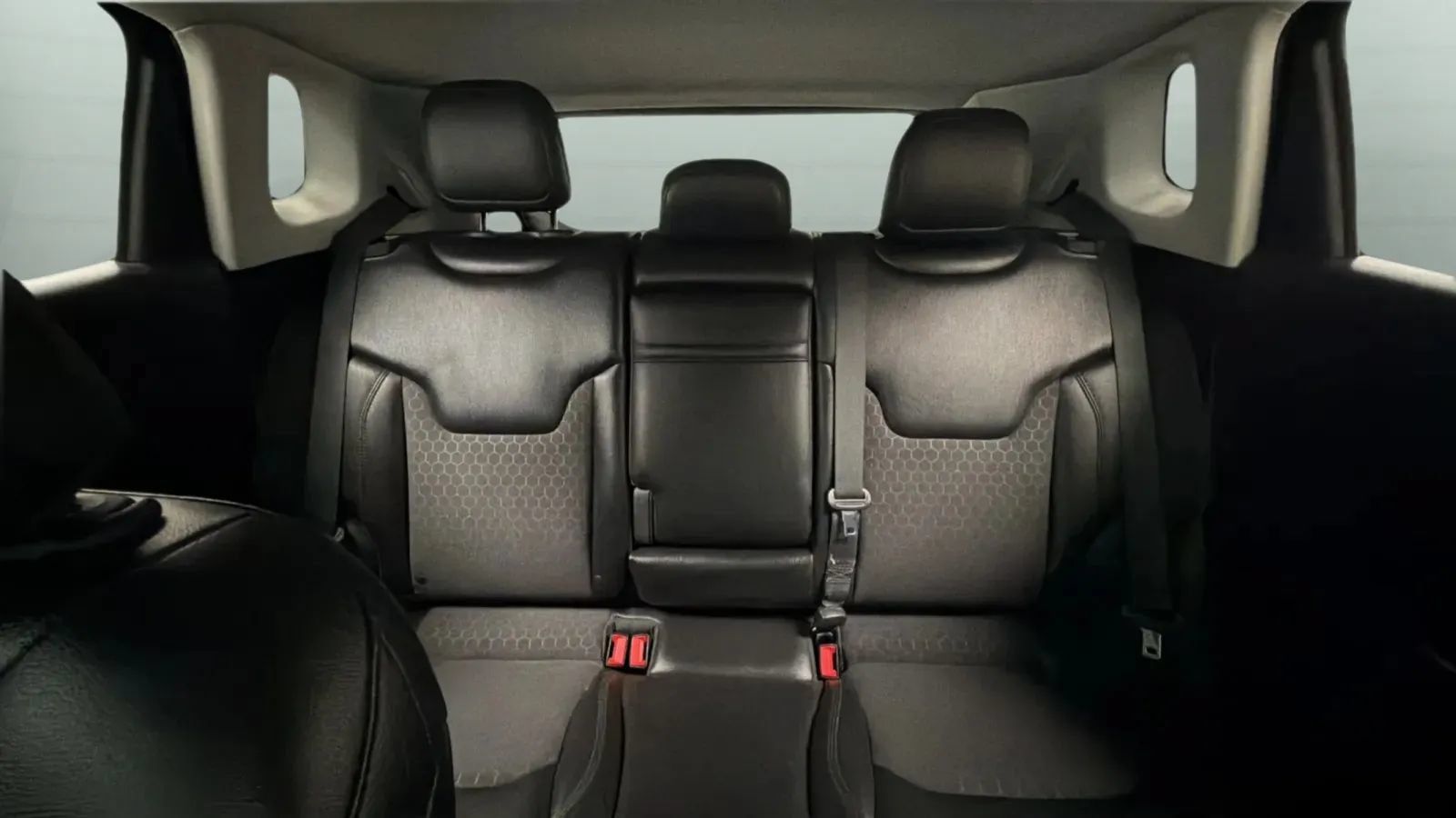Used 2018 Jeep Compass Latitude w/ Popular Equipment Group FWD image 18