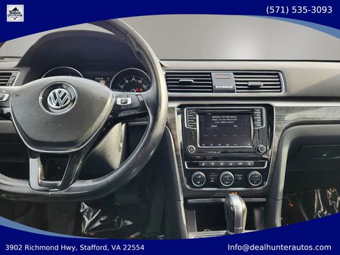 Used 2018 Volkswagen Passat 2.0T SE FWD image 35