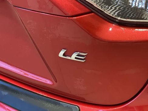 Used 2020 Toyota Corolla LE image 12