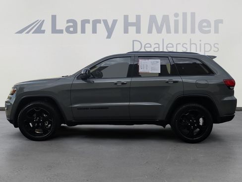 Used 2019 Jeep Grand Cherokee Laredo AWD/4WD image 2