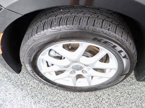 Used 2017 Chrysler Pacifica LX image 11