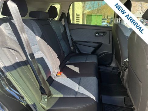 Used 2023 Nissan Rogue SV image 11