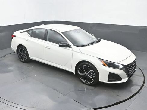 Used 2025 Nissan Altima 2.5 SR AWD/4WD image 27