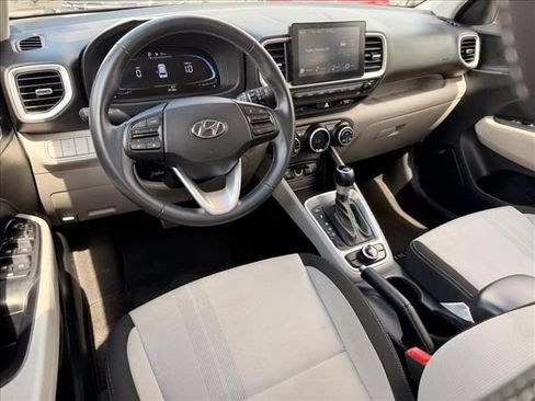 Used 2024 Hyundai Venue SEL FWD image 7