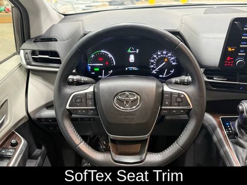 Used 2021 Toyota Sienna XLE image 28