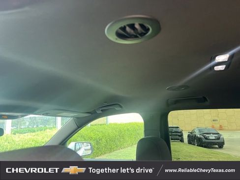 Used 2023 Chevrolet Traverse LT image 9