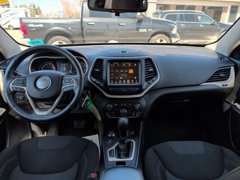 Used 2016 Jeep Cherokee Latitude w/ Cold Weather Group image 20