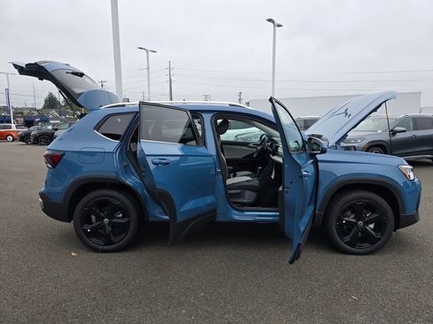 New 2025 Volkswagen Taos SEL image 19