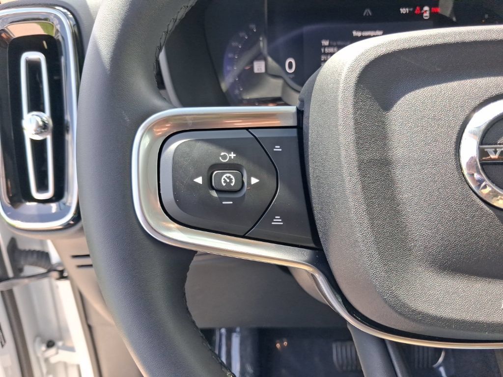 Used 2025 Volvo XC40 B5 Ultra AWD/4WD image 20