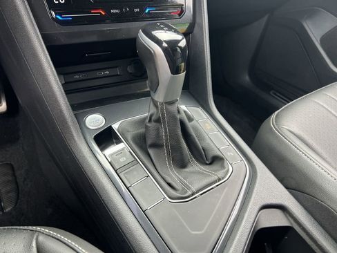 Certified 2024 Volkswagen Tiguan SE R-Line image 20