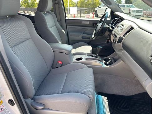 Used 2011 Toyota Tacoma 4x4 Double Cab w/ TRD Off-Road Pkg w/JBL Audio image 31