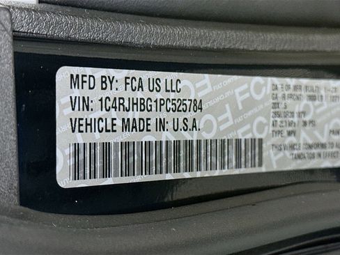 Used 2023 Jeep Grand Cherokee Limited w/ Black Appearance Package image 36