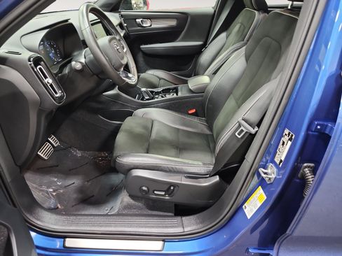 Used 2021 Volvo XC40 T5 R-Design w/ Climate Package AWD/4WD image 9