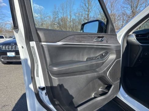 Certified 2022 Jeep Grand Cherokee Limited image 30