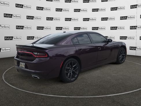 Used 2022 Dodge Charger SXT w/ Blacktop Package RWD image 5