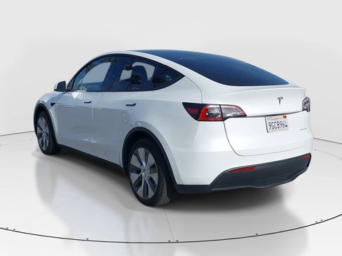 Used 2023 Tesla Model Y Long Range AWD/4WD image 5