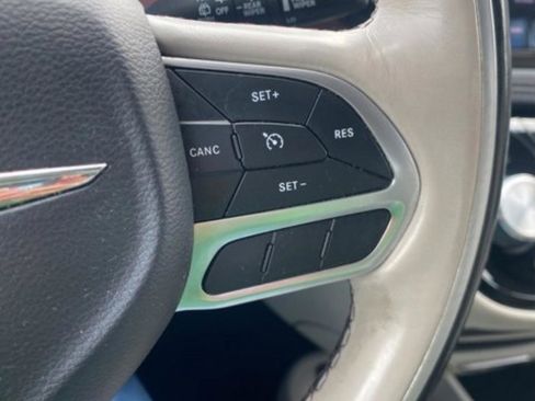 Used 2020 Chrysler Pacifica Limited image 19