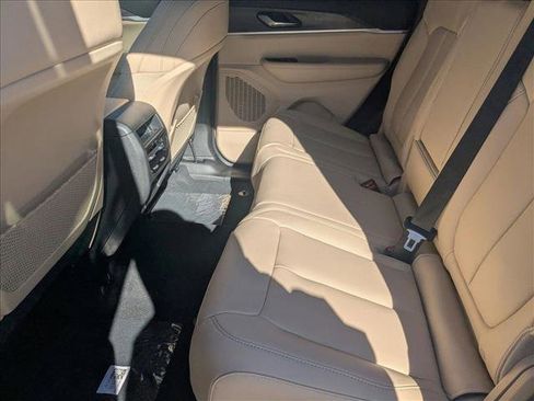 New 2025 Jeep Grand Cherokee Limited w/ Black Appearance Package image 17