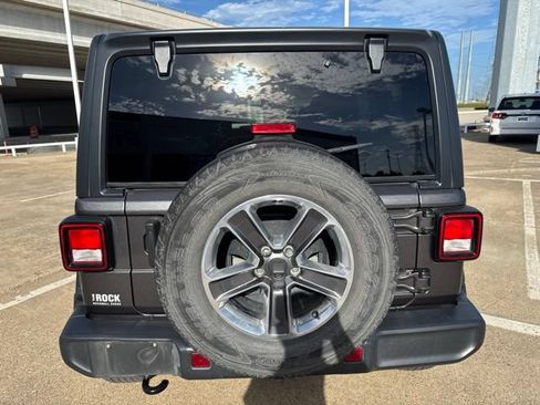Used 2021 Jeep Wrangler Unlimited Sahara AWD/4WD image 3